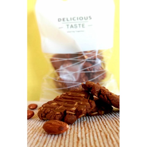 

Oatmeal Almond - Choco Makanan Diet / Cemilan Ibu Hamil / Asi Booster