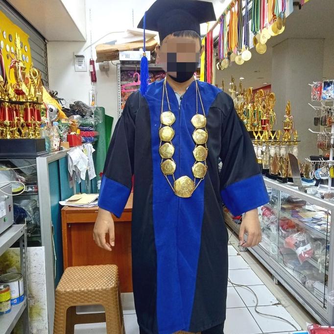 toga guru besar senat/toga rektor