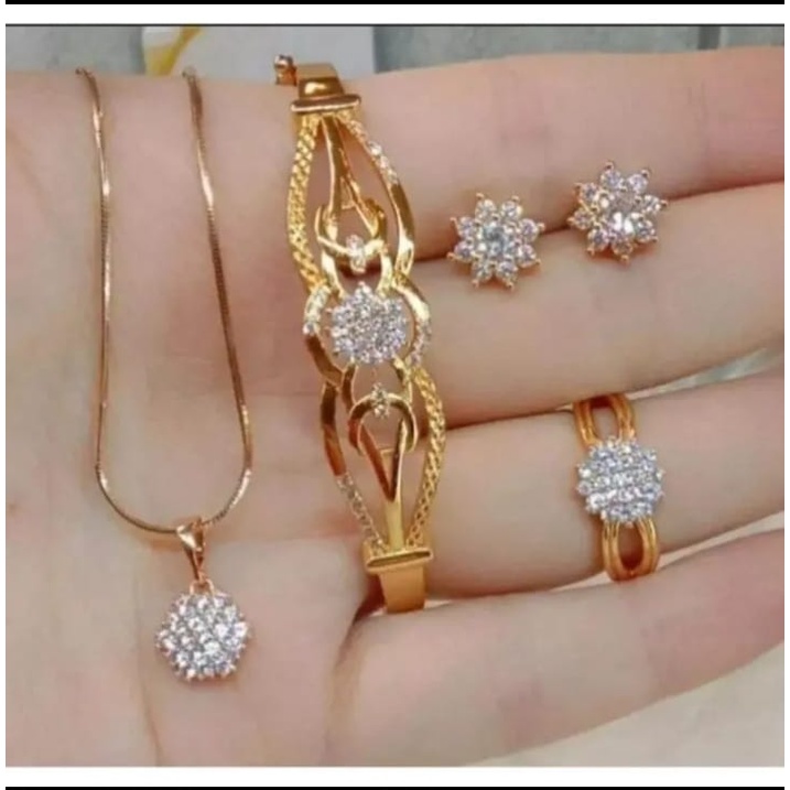 TERBARU AKSESORIS WANITA TERLENGKAP/ PERHIASAN WANITA 1 SET TITANIUM BERLAPlS EMAS 18 KARAT ( kalung