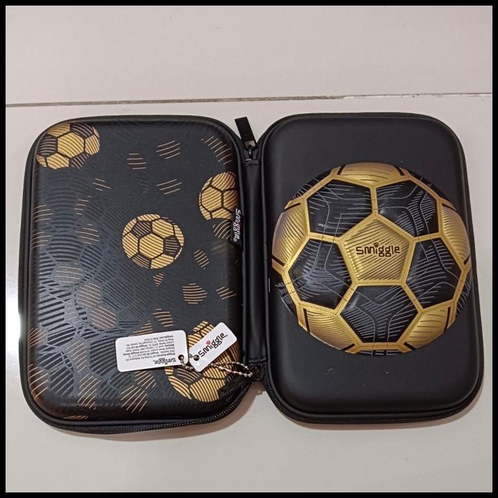 

BEST DEAL SMIGGLE HARD TOP SOCCER GOLD PENCIL CASE/ KADO/ TEMPAT PENCIL BOLA !