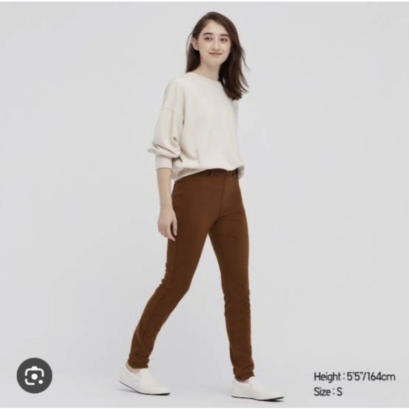 UNIQLO UJ STRECH JEANS IN BROWN