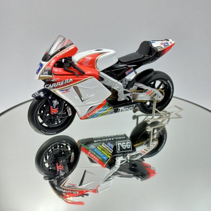 ✅COD Diecast Honda Rc 211V -Casey Stoner 2006 Scale 1:18 Terbaru