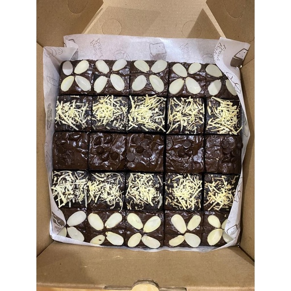 

Brownies Box Regular 20 cm x 20 cm (Large)