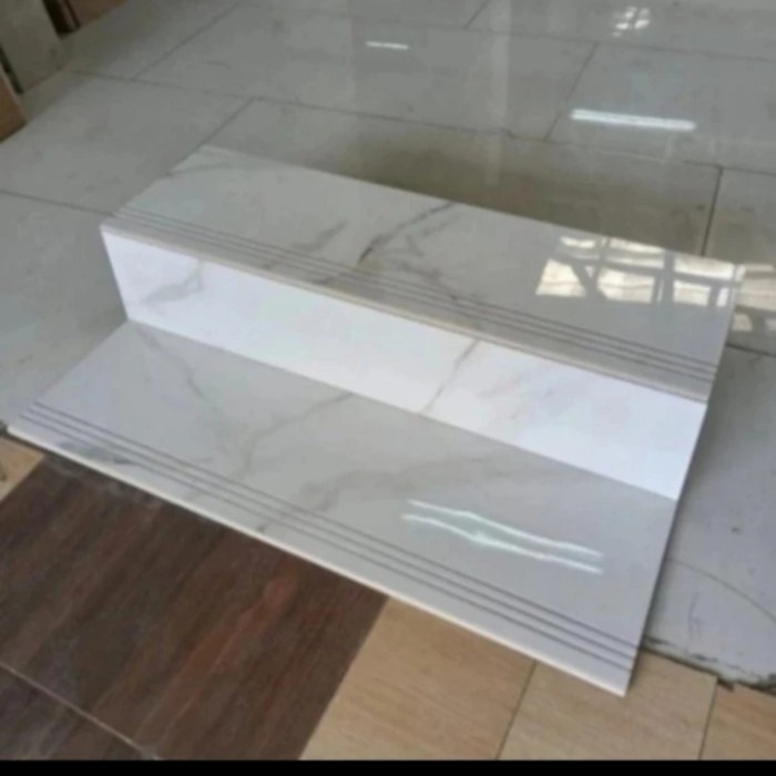 GRANIT/KERAMIK TANGGA 30X90 20X90 PUTIH MOTIF