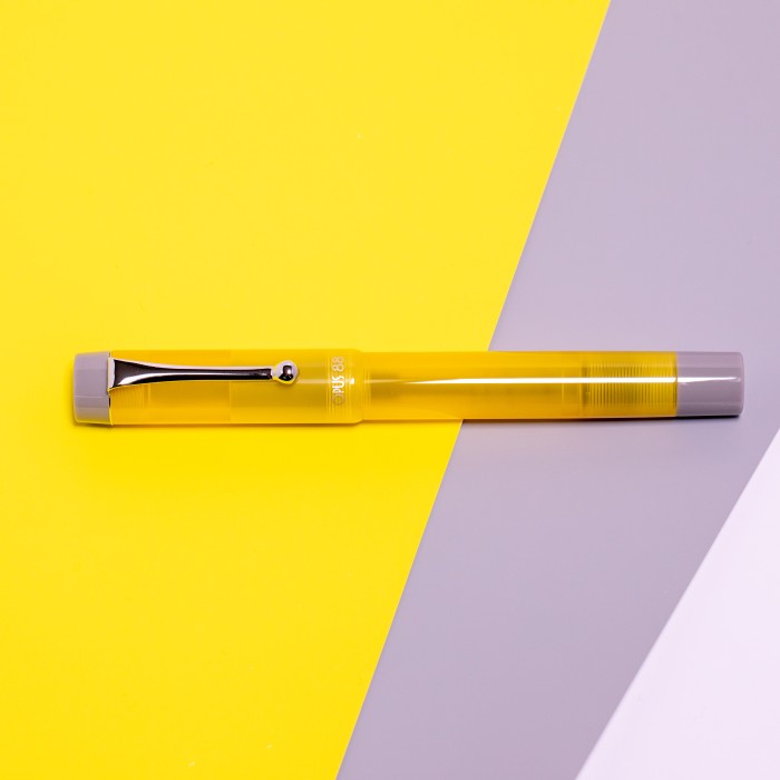 

Gaya Opus88 Demonstrator 2021 Yellow Grey. Fountain Pen With Flex Nib