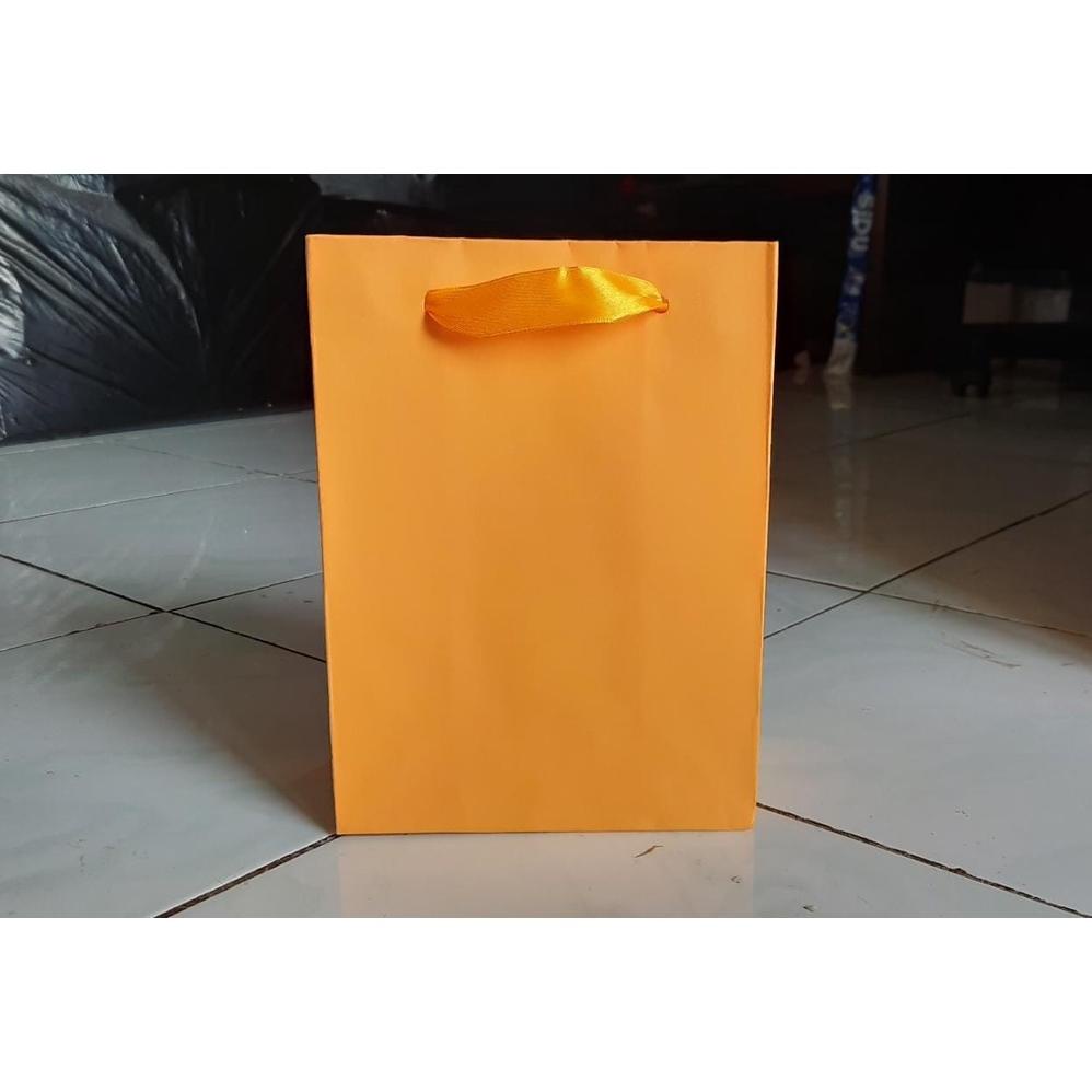 

Terlaris Paper Bag Warna Polos Paket Hemat Size P15 L9 T21 Harga 20Rb=12Pcs/1 Lusin Ready Stok Promo