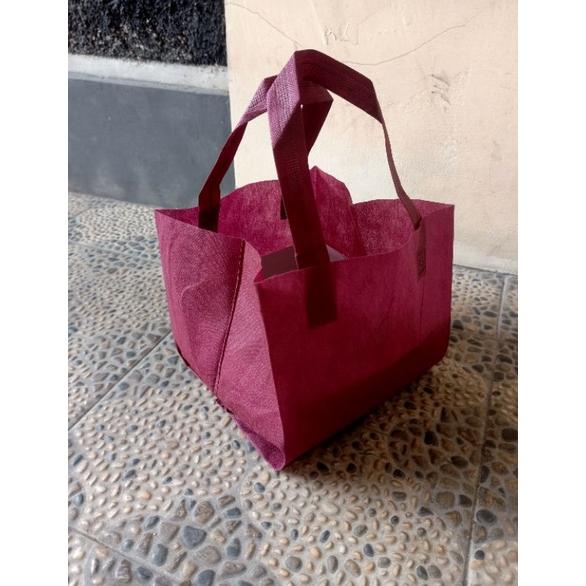 

Terjangkau - Spunbond box gift 22x22/press/DUS KOTAK (Lusin) ..
