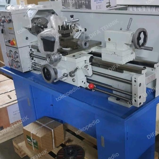 mesin bubut besi cq 6230/panjang 914mm (Non Cod)