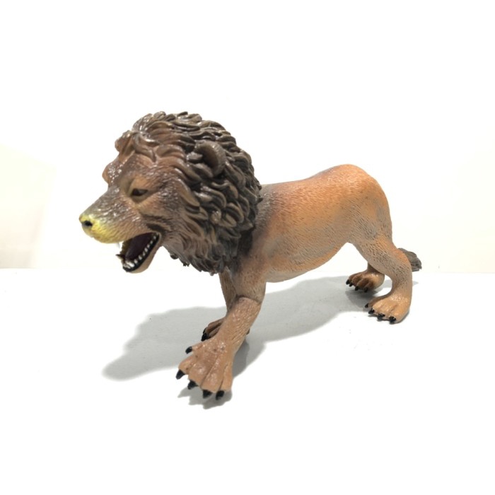 singa / lion figure