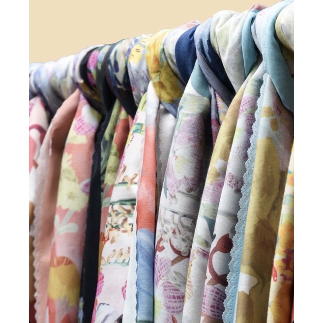 STYLISH HIJAB DAILY READY SEMUA WARNARADWAH X ADELIA PASHA PAINTER VOAL LASERCUT PACKING BOX