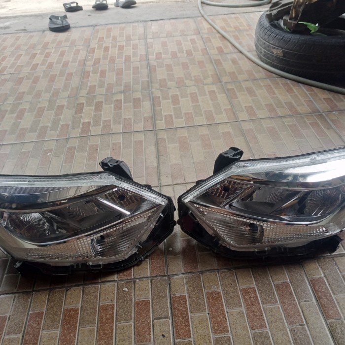 {BEKAS} bemper sigra dan headlamp sigra Murah