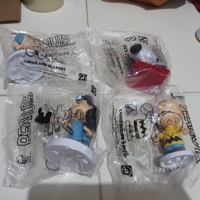 linus lucy charlie brown snoopy - peanuts - kfc hapoy meal mc donalds rerekeke85