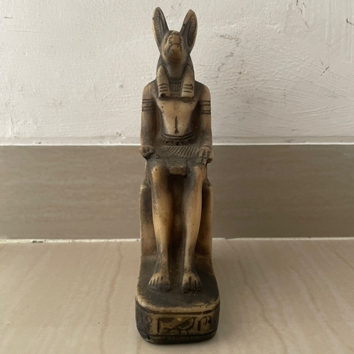 Patung Anubis Dewa Mesir Kuno