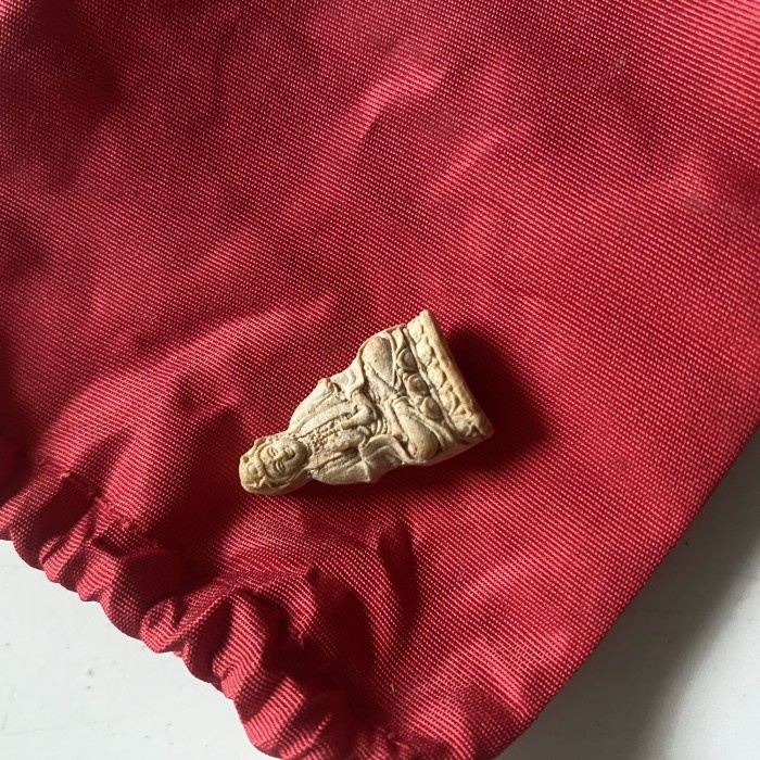 Patung Amulet Dewi Kwan im mini Thailand