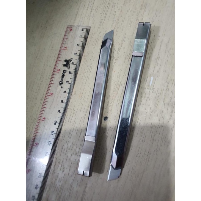 

Cutter besi kecil isi 2 pcs ,