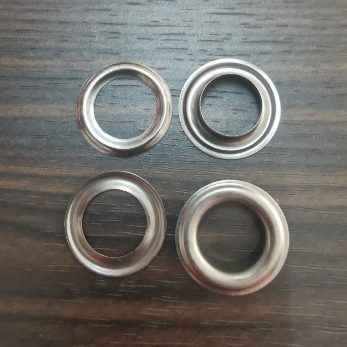 

mata ayam /mata eyelet 28 + ring blacknikel/5gross