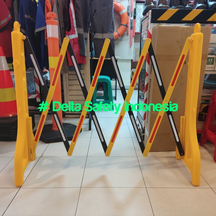 

Terbaru Board Barrier Lipat Road Barrier Expandable Pembatas Jalan Berkualitas Promo Terlaris