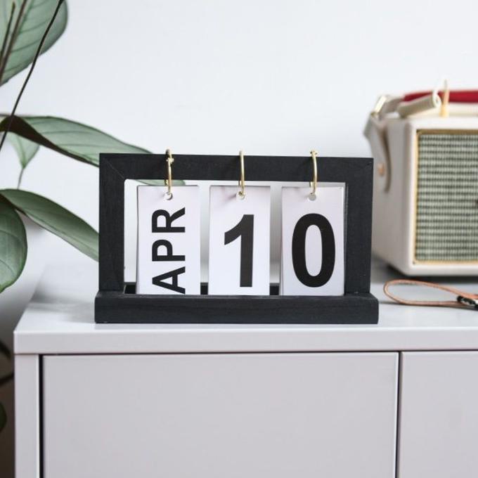 

Kalender Kamar Tidur Minimalis Modern / Table Calender 1202/9 Kualitas Premium