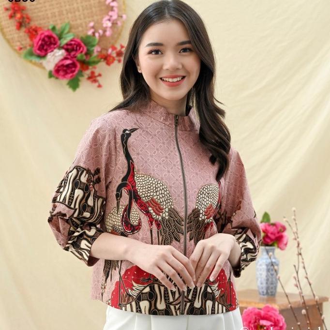Bomber Batik Wanita Modern / Jaket Batik Wanita / Seragam Luaran Kerja Berkualitas