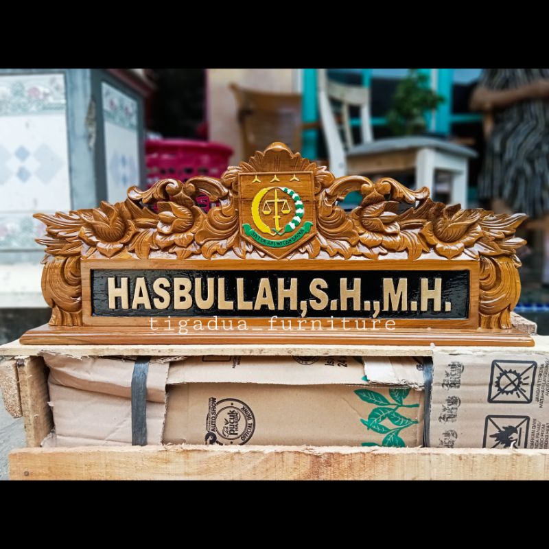 

papan nama meja kerja kantor papan nama jati full ukir papan nama custom logo minimalis |tigaduafurniture