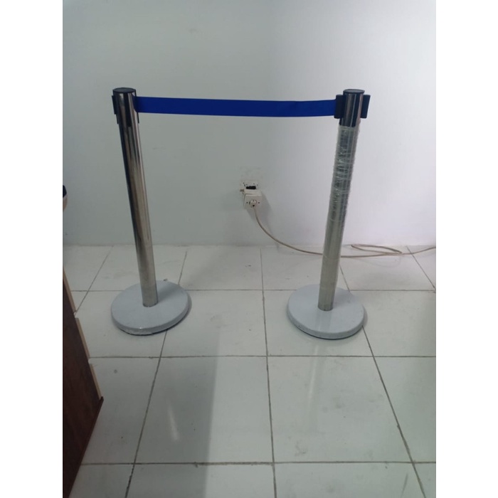 

Terbaru Tiang Antrian Pembatas Beludru Warna Gold Tinggi 95 Cm Promo Terlaris