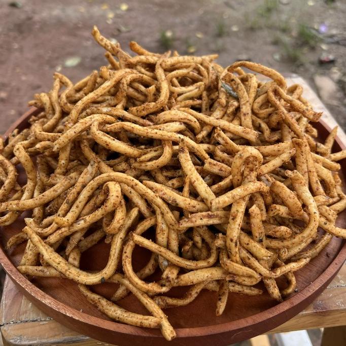 

READY STOCK STIK BAWANG PEDAS DAUN JERUK 1KG ( GRATIS 100GRAM BASRENG ) !!!!!