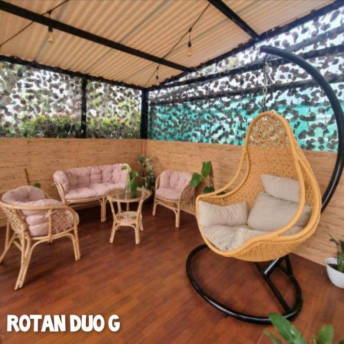 Satu Set Kursi Dan Ayunan Rotan Duo G