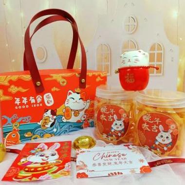 

New Stok Hampers Imlek Cemilan Zhaocai Gi 2 Toples Kado Cny Snack Gb211 Terlaris