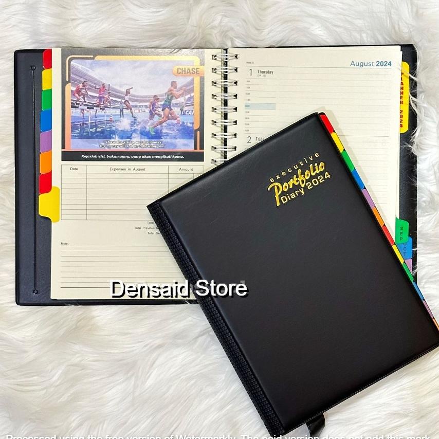 

Buku Agenda Executive Portfolio Diary Tahun 2024 Free Hapus Kter Lucu