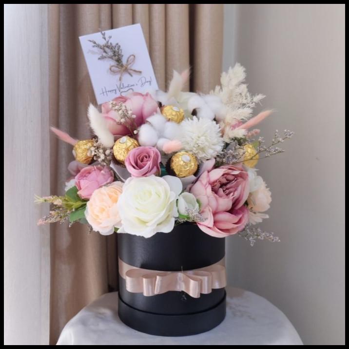 

NEW Blooming Box Flower in box dengan Ferrero Rocher Hadiah Valentine