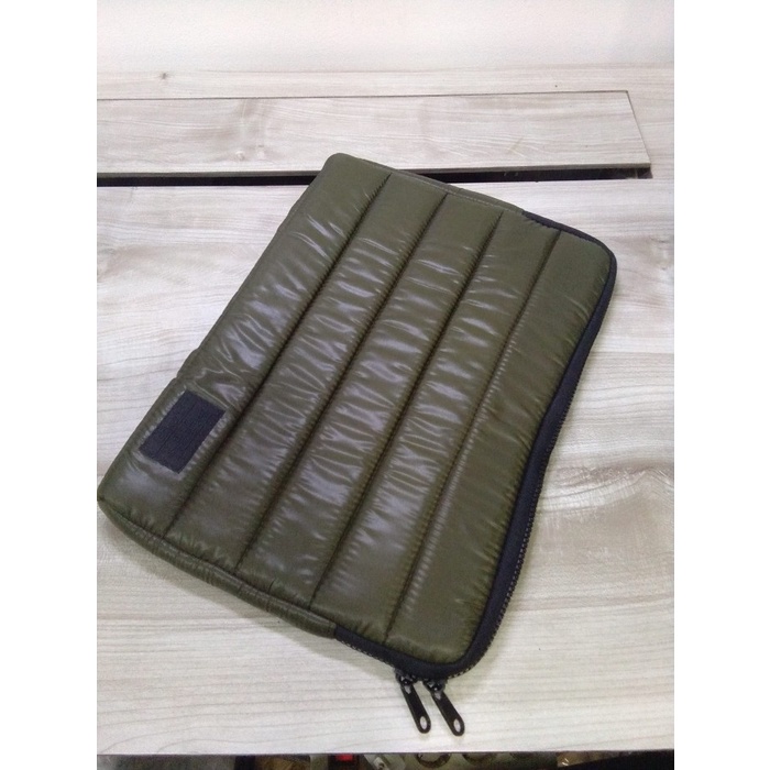 Essential TPE puff Sleeve For Macbook Pro 13,3 - Olive