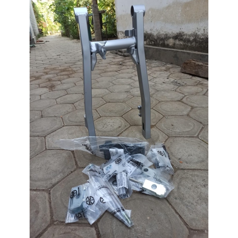 ARM AREM Swingarm Lengan Ayun Kawasaki W175 Dan Kaze ORI FULLSET YEZ