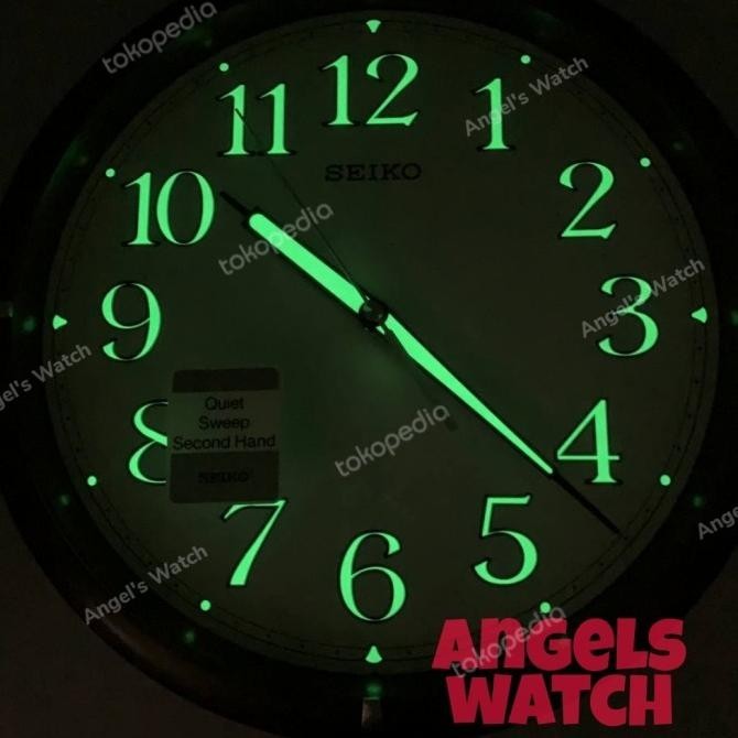 Qxa734 Jam dinding seiko lumibrite glow in the dark original