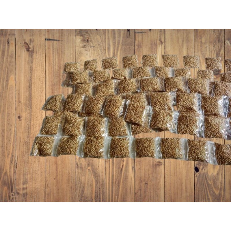 

menjual ketumbar rencengan. rp 1000 perbungkus. 1 renceng isi 10 bungkus