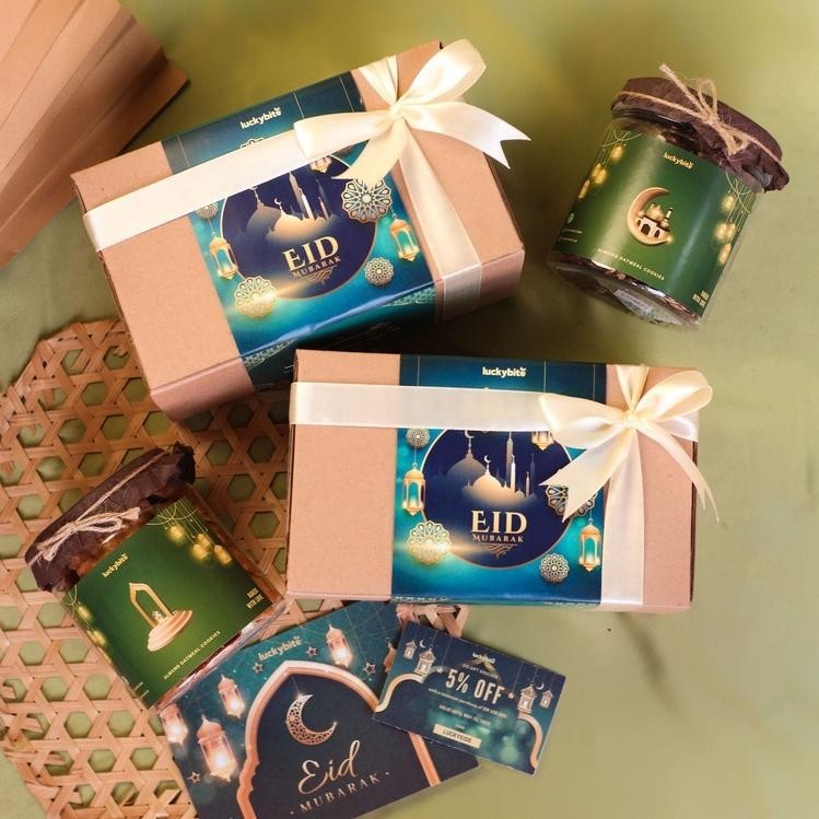 

PROMO MURAH Hampers Lebaran Idul Fitri / Parcel Lebaran (Ramadhan) / Eid Hampers - Cookies 2 Jar + FREE KARTU + PITA + VOUCHER + BUBBLE WRAP | LUCKYBITE