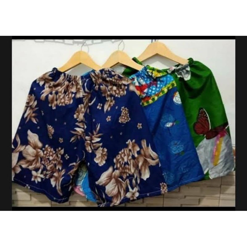 celana kolor pendek wanita motif bunga top3