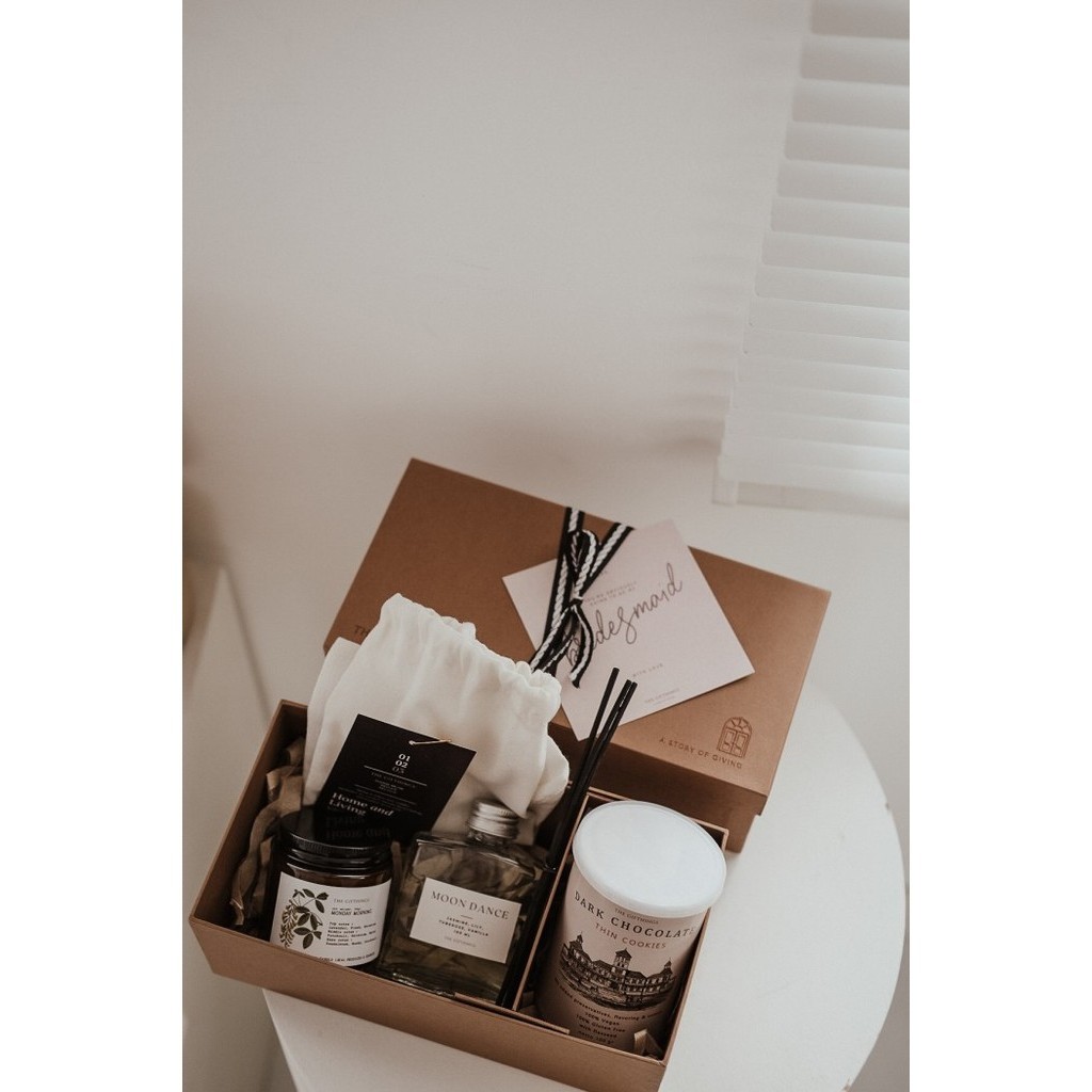 

Ready DAYDREAM - Thegifthings hampers / anniversary / graduation / home gift