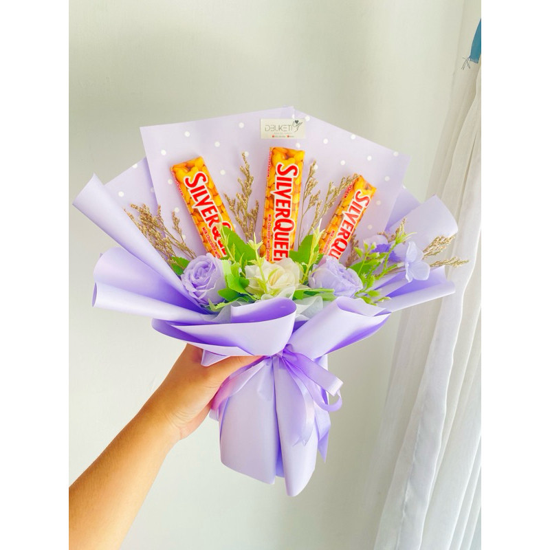 

E34 BUKET SILVERQUEEN/BUKET COKLAT VALENTINE/WISUDA/ULANGTAHUN MURAH QUM