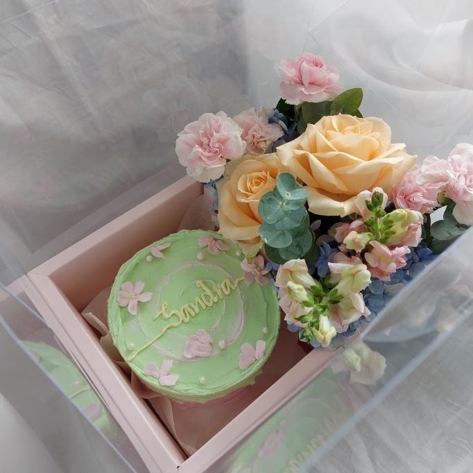 

siap kirim paket hampers bunga dan kue box mika ulang tahun anniversary birthday