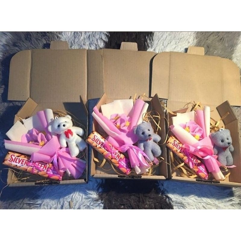 

DFF HAMPERS VALENTINE, KADO VALENTINE, COKLAT SILVERQUEEN, HARI IBU, VALENTINE, BUKET BUNGA UVD