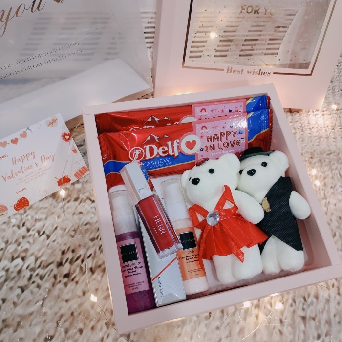 

Beautygift - Hampers Valentine Kado Boneka Bear - Coklat Lipstik Gb024