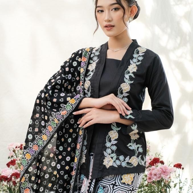 Sale Now Kebaya Encim Bordir Lengan Panjang Meradelima Katun Jepang Hitam Limited Edition