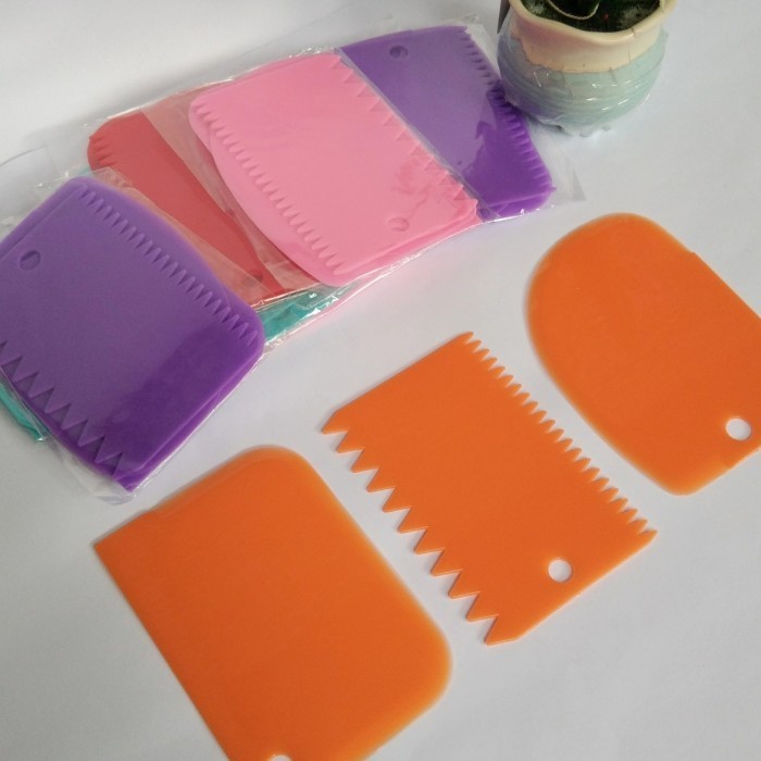 

3 Pcs Pisau Pemotong Adonan Kue Bahan Plastik