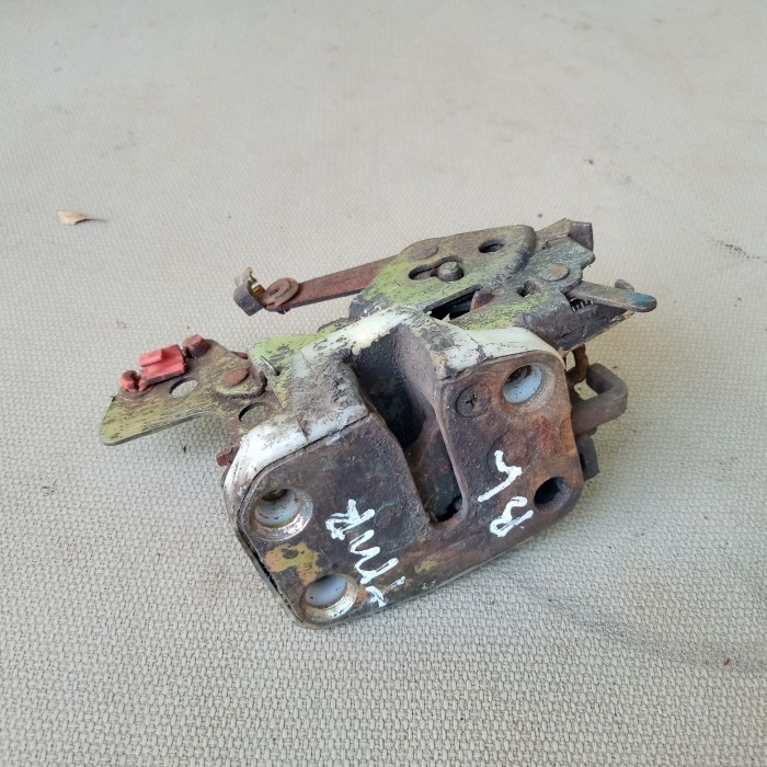 Doorlock Kia Timor Belakang Kiri #Thelogodok
