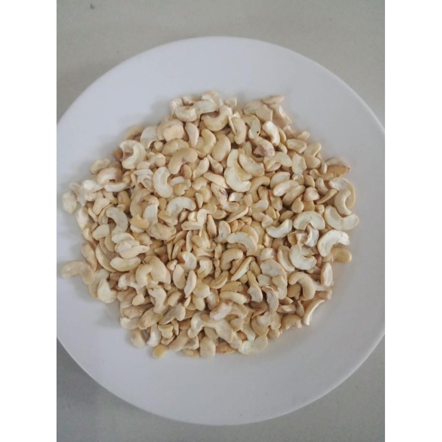 

Kacang Mede / Kacang Mete Belah Dua Mentah, Mede Pecah Mede Pecahan TA