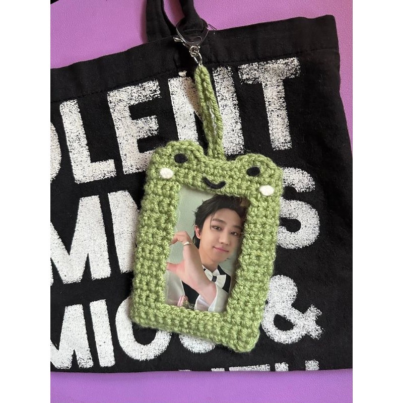 

Frog Svt KPOP PC Photocard Holder Crochet ID Card Lanyard Holder Rajut Dompet ID Card Dompet Kartu Gantungan Name Tag Kalung Tempat Gantungan IDcard Rajutan Korea | Svt Twice Blackpink Exo New Jeans