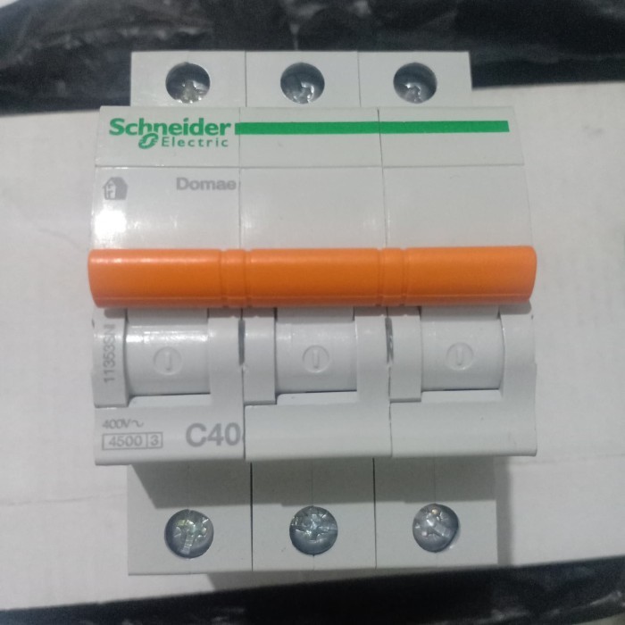 MCB Schneider Domae 40 Ampere 3 Phase