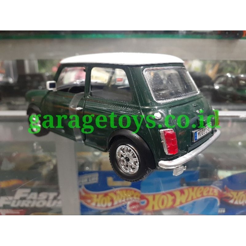 Bburago 1:24 Diecast 1969 Mini Cooper Mr Bean