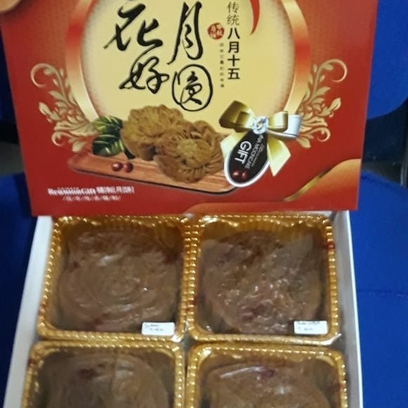 KUE BULAN ATAU MOONCAKE ISI TELUR ASIN