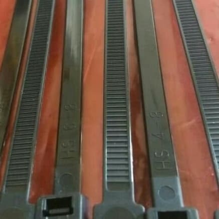 

Kabel Ties/Cable Tie CV550 x 9mm Isi 100pcs Hitam/Putih